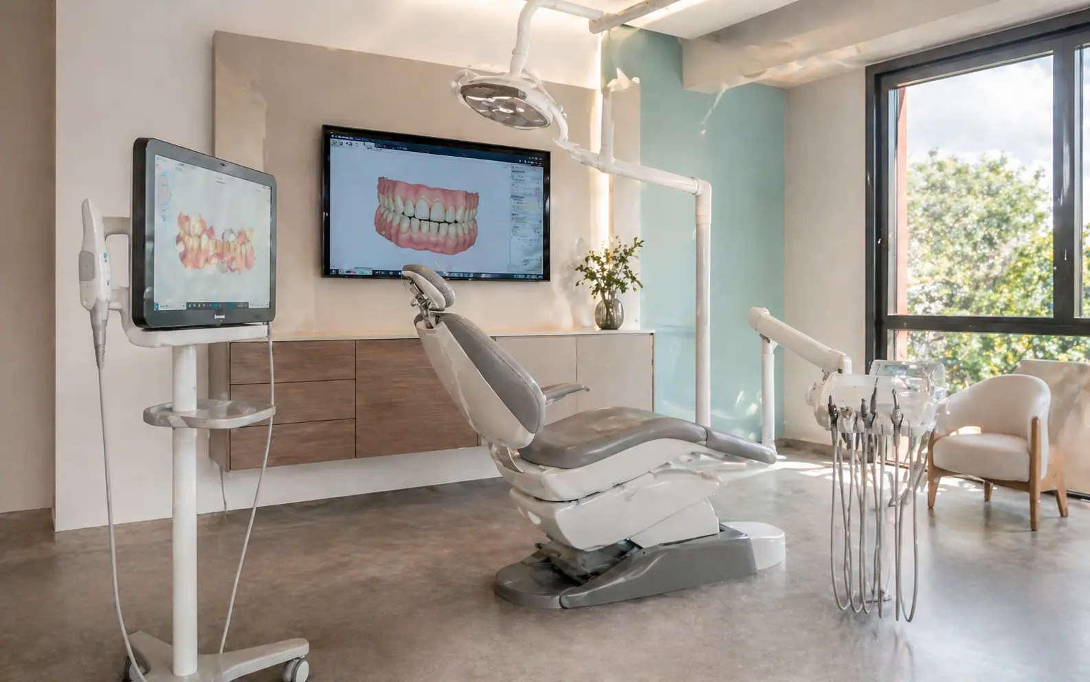 Clínica dental moderna con escáner iTero 3D en Bormujos Sevilla